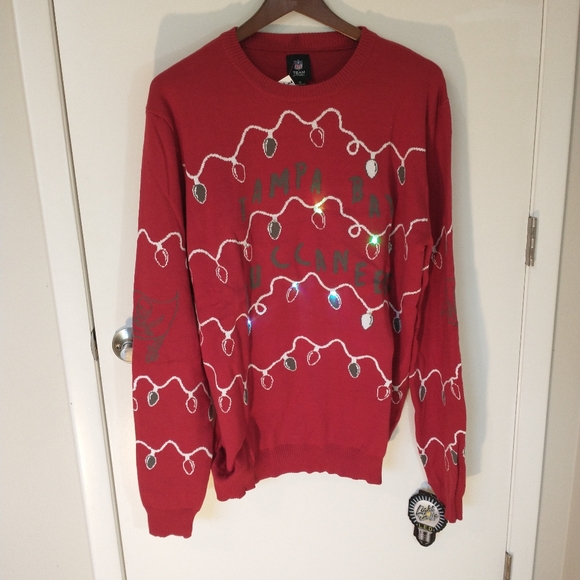 NFL Licensed Men's Tampa Bay Buccaneers Red/Light Up Ugly Sweater Sz XL - Picture 11 of 15
